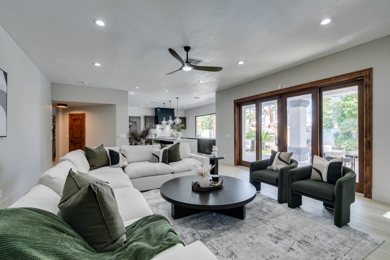 luxury-home-staging-paseo-summerlin-las-vegas-family-room2-staged-to-sell