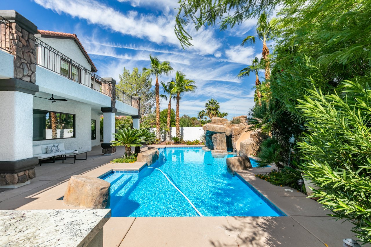 luxury-home-staging-paseo-summerlin-las-vegas-pool-backyard-staged-to-sell