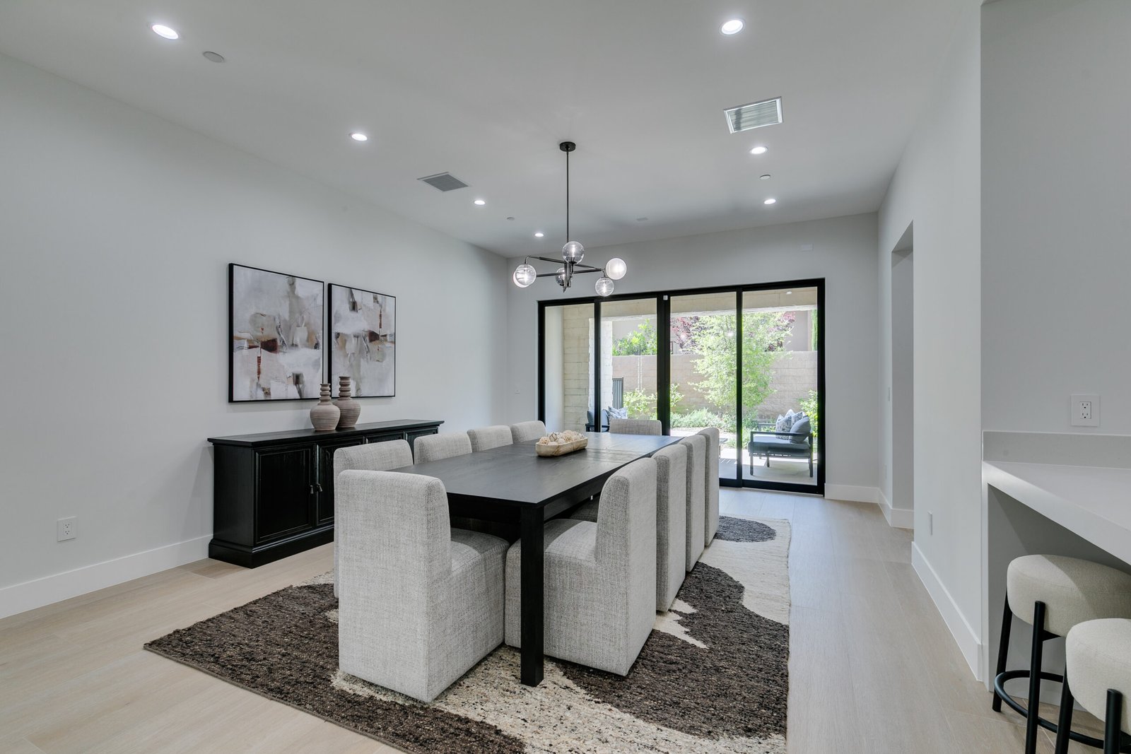 luxury-home-staging-ravenswood-dining-bar-new-construction-southern-las-vegas-staged-to-sell